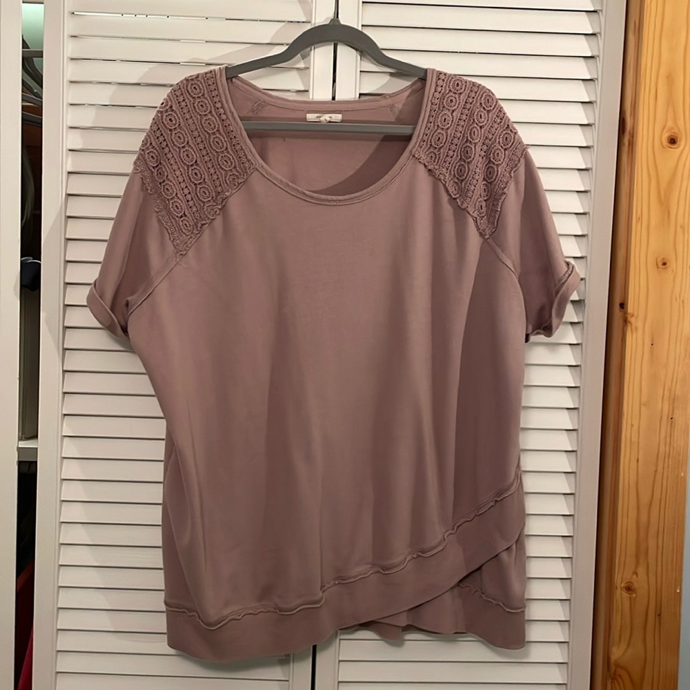 Maurice’s 1X lilac purple short sleeved sweatshirt